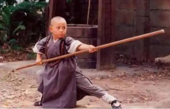 说起释小龙,人们除了对他小时候演过的影视作品之外,也常常会想起那个