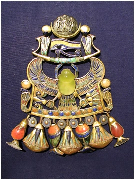 古埃及法老佩戴的圣甲虫饰品