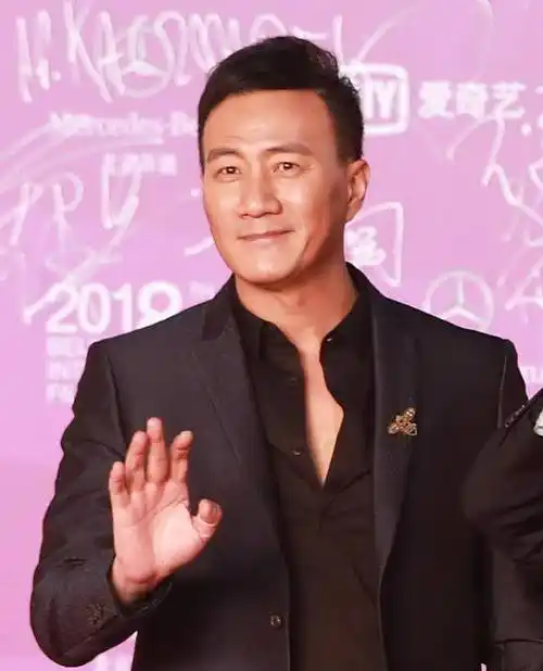 陈伟霆在香港颓废多年 被胡军一语惊醒梦中人 爆红祖国内地