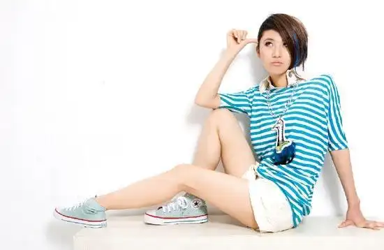 双面尚雯婕狂野与灵动全新写真秀雪肌组图