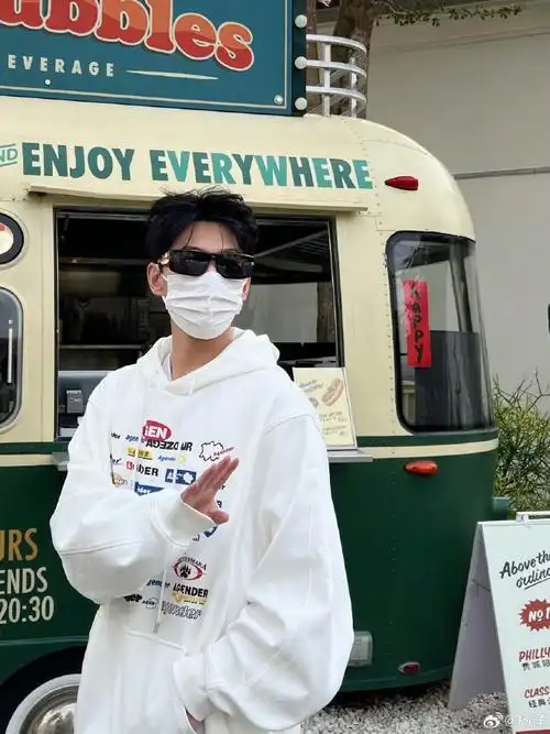 杨洋男大风##杨洋三亚日常随拍