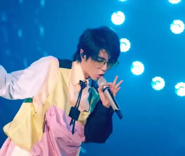 期待一下华晨宇下期歌手的《疯人院》