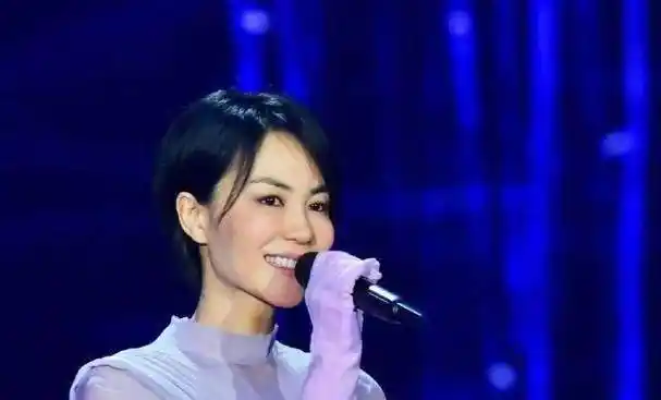 李荣浩老师在第一轮对战中输给了哈林战队,痛失爱将刘佳琪,第二轮比赛