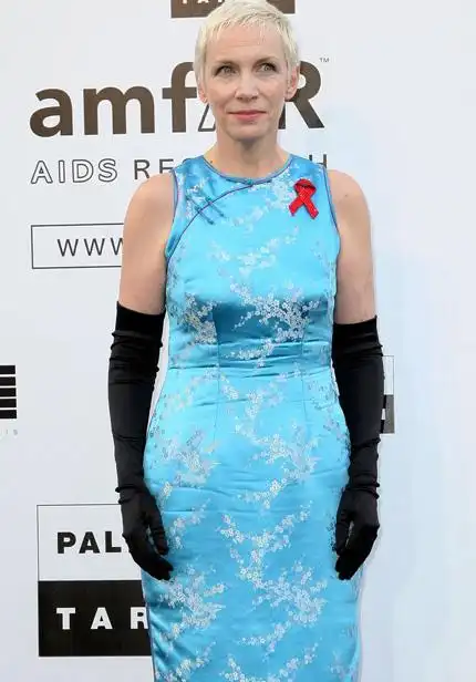 coco李玟亮蓝色旗袍现身 尽显华人女星风采(2)