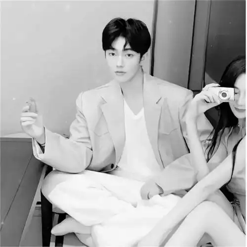 情侣头像高质量黑白一对两张图片