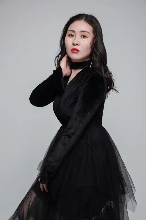 歌手张雪儿2021年最新单曲到了这个年纪火爆全网