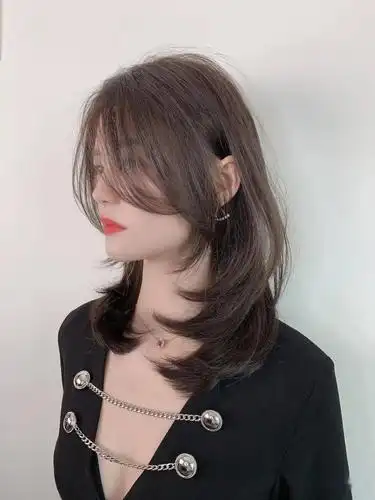 2021流行"c型卷"烫发,中长发留超级美!_发型