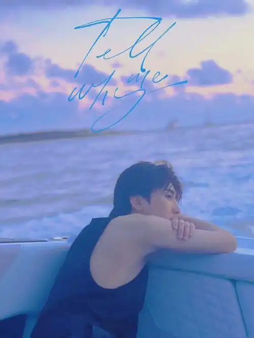 有谁会不期待蔡徐坤的海边照片吗妥妥的氛围感大片蔡徐坤快点游泳冲浪