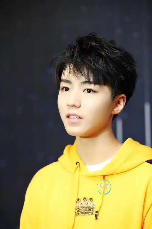 09.22 王俊凯19岁-此刻之外-生日会媒体群访×cr:logo