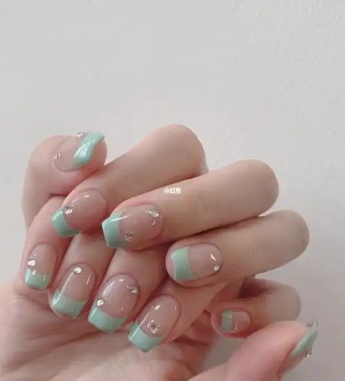 夏日美甲清新薄荷绿碎钻法式