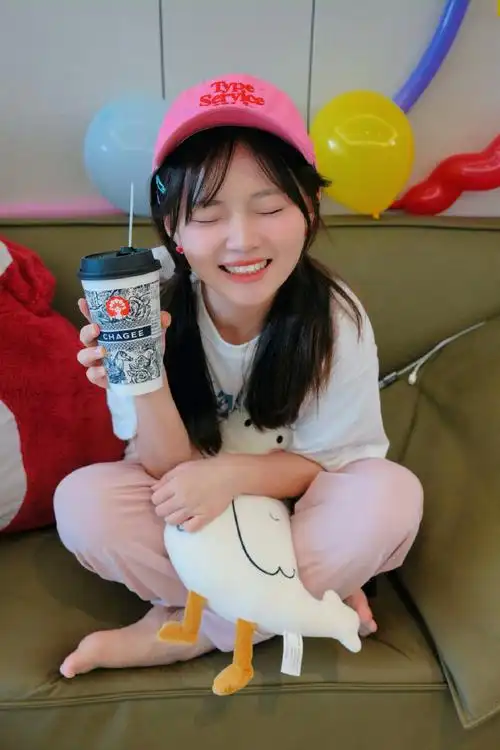 你喝的奶茶有身份证吗##霸王茶姬热量公布