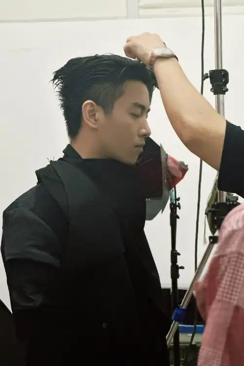 陈晓芭莎男士八月刊封面