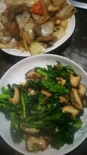 秀出你的拿手菜#今天出炒了两个菜,简单.