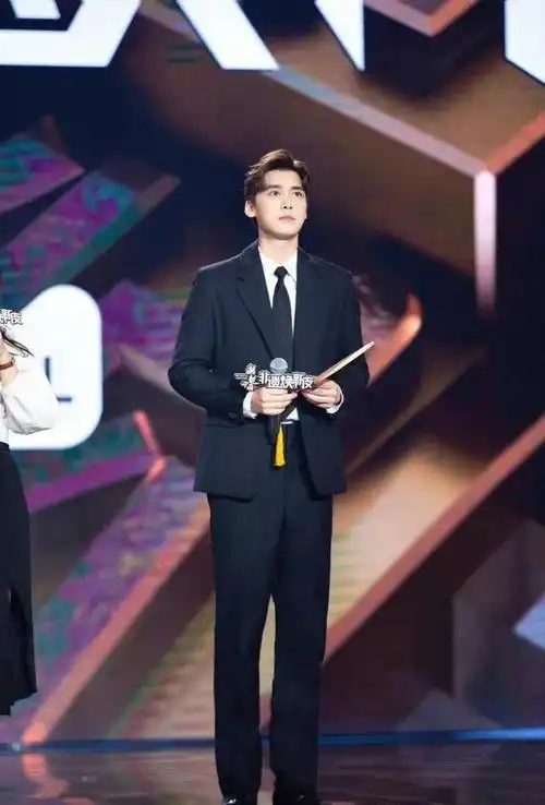 李易峰西装控太帅了