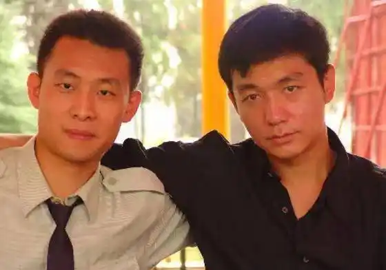 里的"兄弟"如今都大红大紫,如李晨,王宝强,段奕宏,张译等人,而邢佳栋