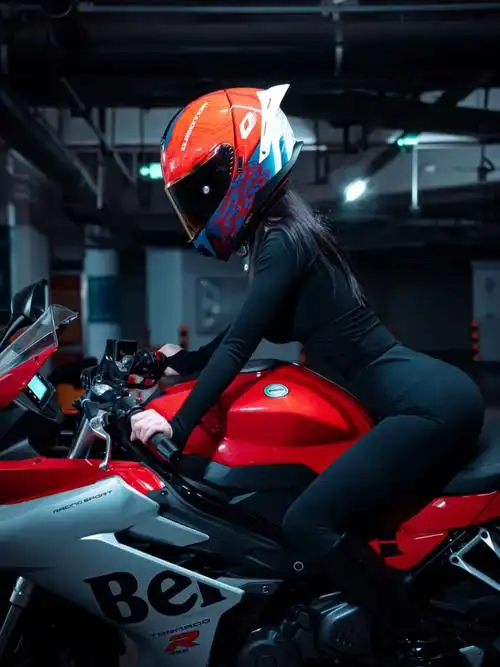 机车美女带你开启不需要别人陪的旅行