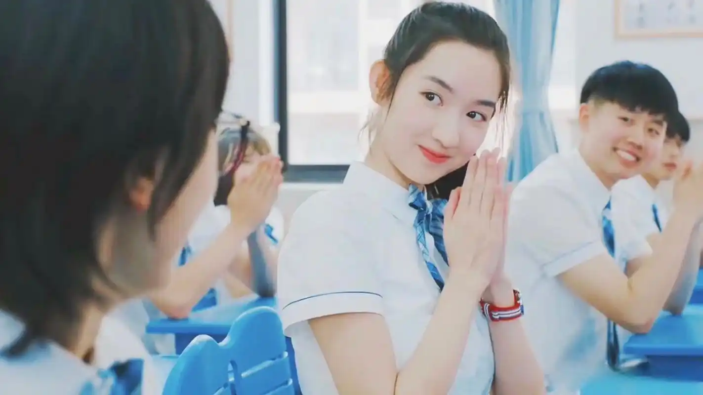 《少年派》第一部和第二部的邓小琪,你们喜欢哪个?