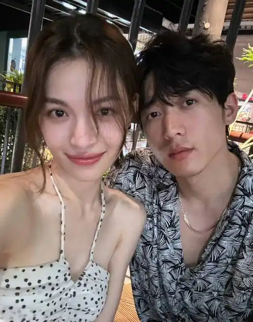 侯雯元到底给钟楚曦拍了多少美照!_官宣_镜头_照片