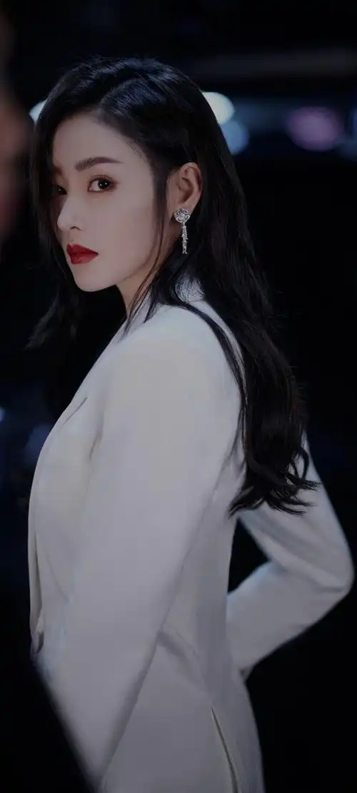 张天爱白色真空西装港风写真壁纸_网易订阅