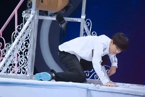 图王俊凯上挑战不可能低血糖晕倒让人心疼