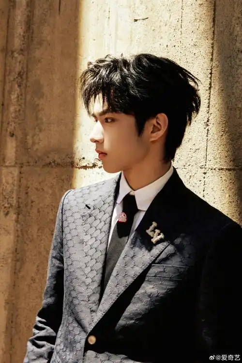 刘耀文秩序感大片##微博电影之夜##刘耀文要和关晓彤合照