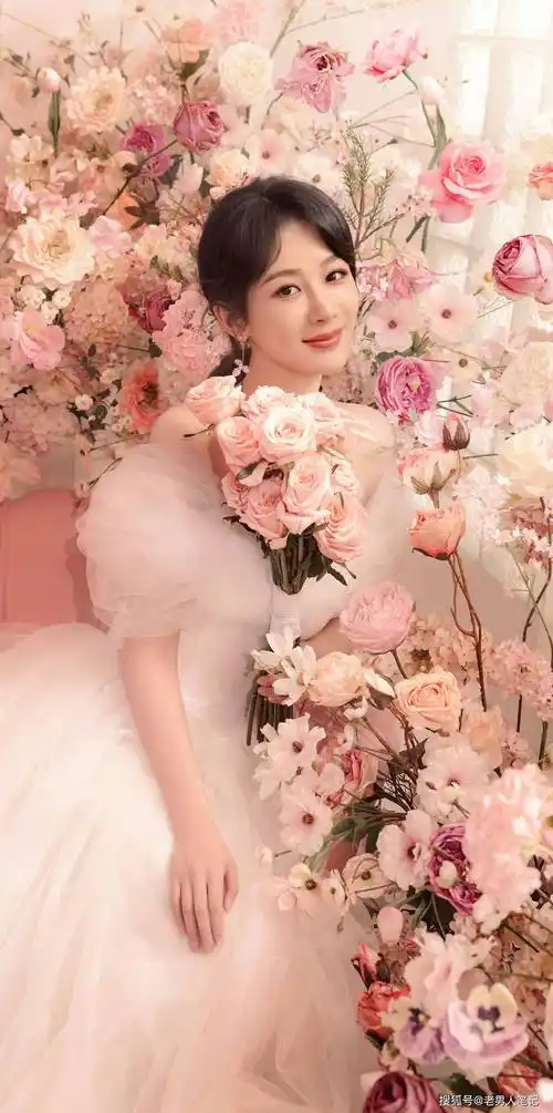 杨紫520婚纱大片,玫瑰粉氛围浪漫唯美,勾勒轻盈曼妙姿态_粉色_时尚