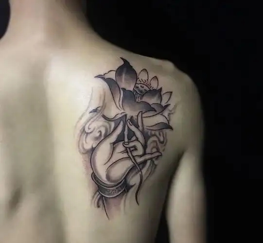 佛手纹身图片_成品背部肩部传统鬼神植物呀呀刺青纹身图案