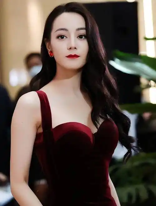 迪丽热巴星光大赏红毯生图出炉啦!在逃公主惊艳全场太美啦!