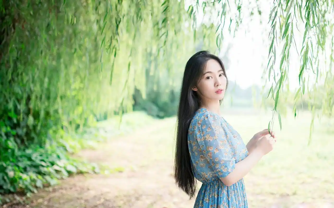 小清新森系美女桌面壁纸