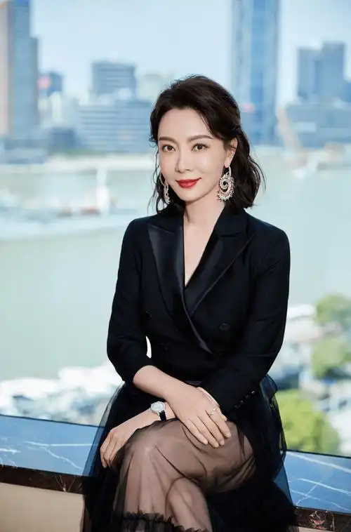 原创陈数穿衣搭配美课堂42岁的她竟然把西装穿出了高级贵妇感