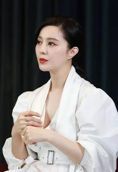 原创范冰冰出席活动近照,看来范爷也是真的老了