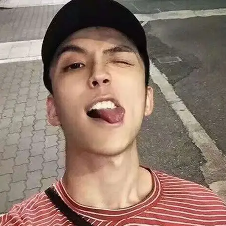 吐舌搞怪疯痞_男生搞笑头像图片_扣扣居