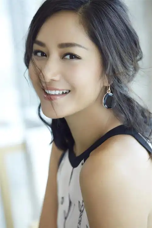 51岁瞿颖移居泰国近况!全身黝黑变化大,住豪宅打网球生活悠闲