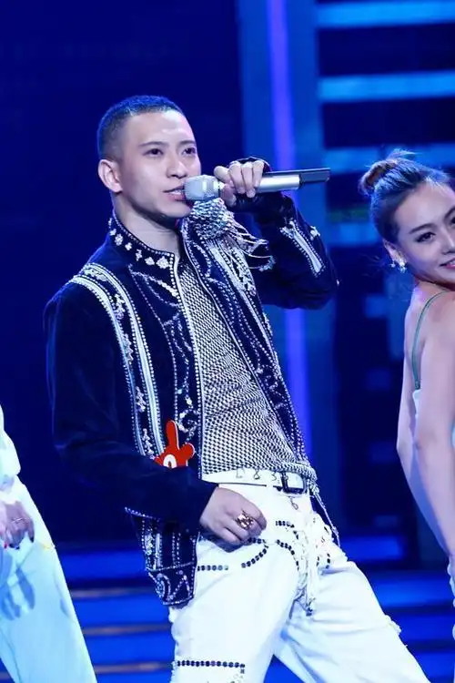 赵越(中国男歌手)_石塘网