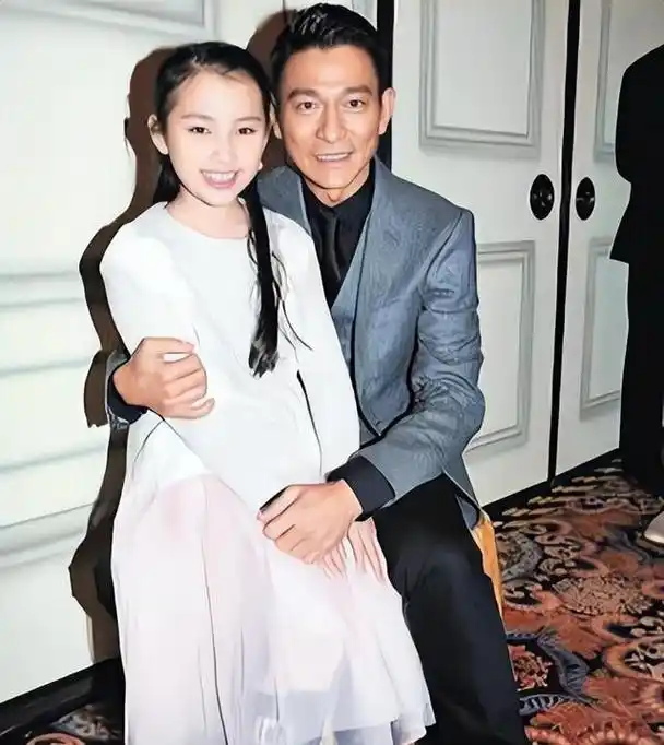 回顾刘德华的女儿刘向蕙:小小年纪身家过亿,心疼母亲为爱躲藏23年