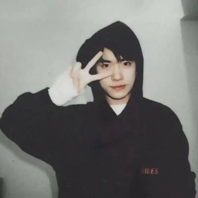 从来都不是照片封神,是他在我心中永远封神#易烊千玺 - 抖音