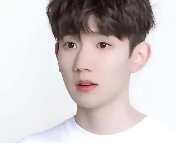 240218 王源舞台魅力四射,甜美形象俘获无数粉丝心