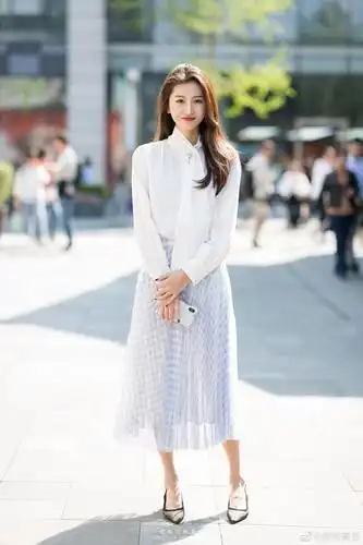 成都街拍精选2019年4月近期拍到的一些小姐姐