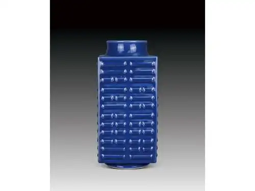 清宣统官窑祭蓝釉八卦纹琮式瓶