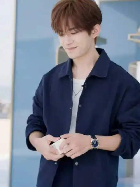 易烊千玺说小小的我今年上##易烊千玺在笑什么