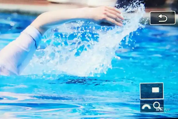 [张艺兴][分享]170807 骚年,你这是在玩水吗?明明是火啊!