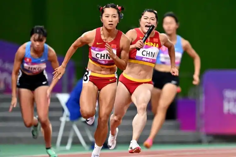 苏炳添32岁才在东京奥运会缔造9秒83的亚洲纪录,要知道中国短跑女队的