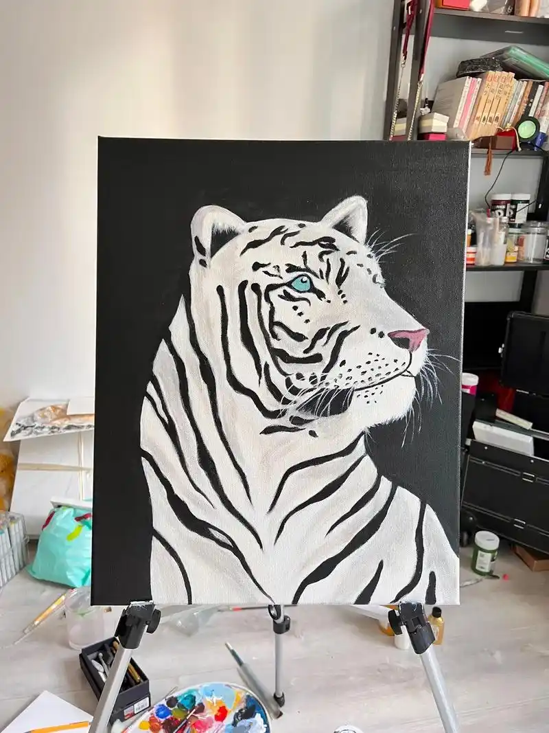 嘿,小脑虎!1,黑色打底 2,白色画老虎,灰 - 抖音