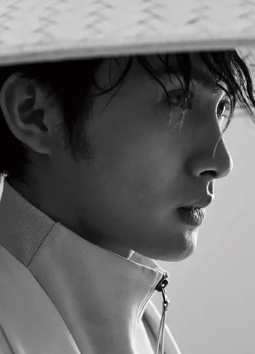 张彬彬酷帅养眼黑白写真大片48