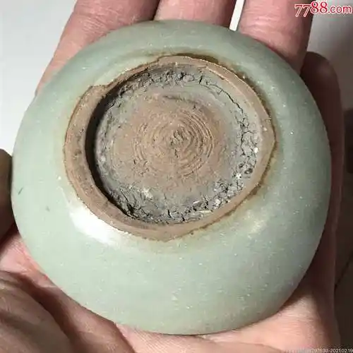 南宋龙官卧足瓶底