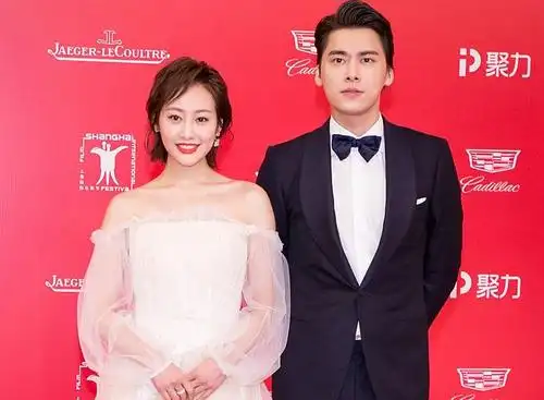 李易峰和不同女星的合照,最后一张有亮点!