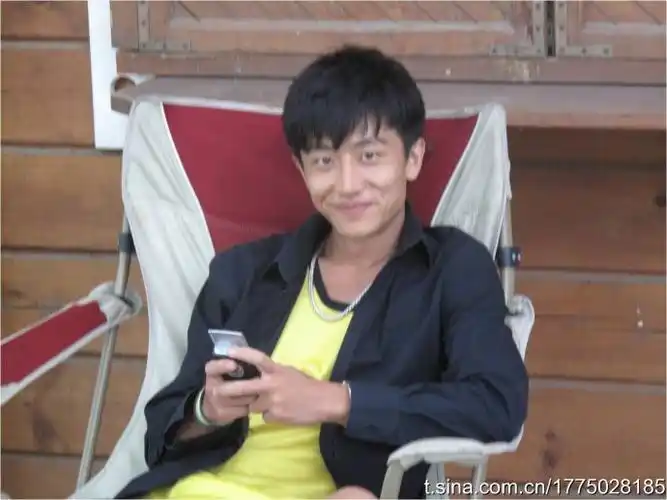 主题:我居然觉得黄轩挺帅的,我是不是不太好?