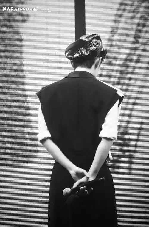 肖战超话#肖战梦中的那片海#来感受一下充满安全感的背影吧!