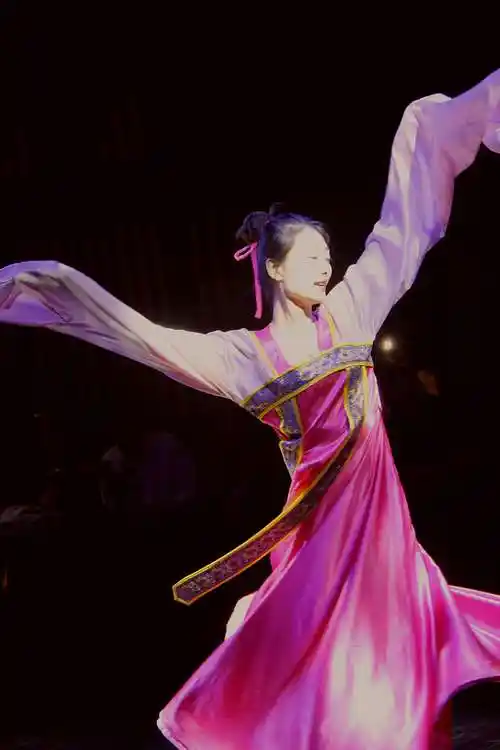 汉代宫女翩翩起舞