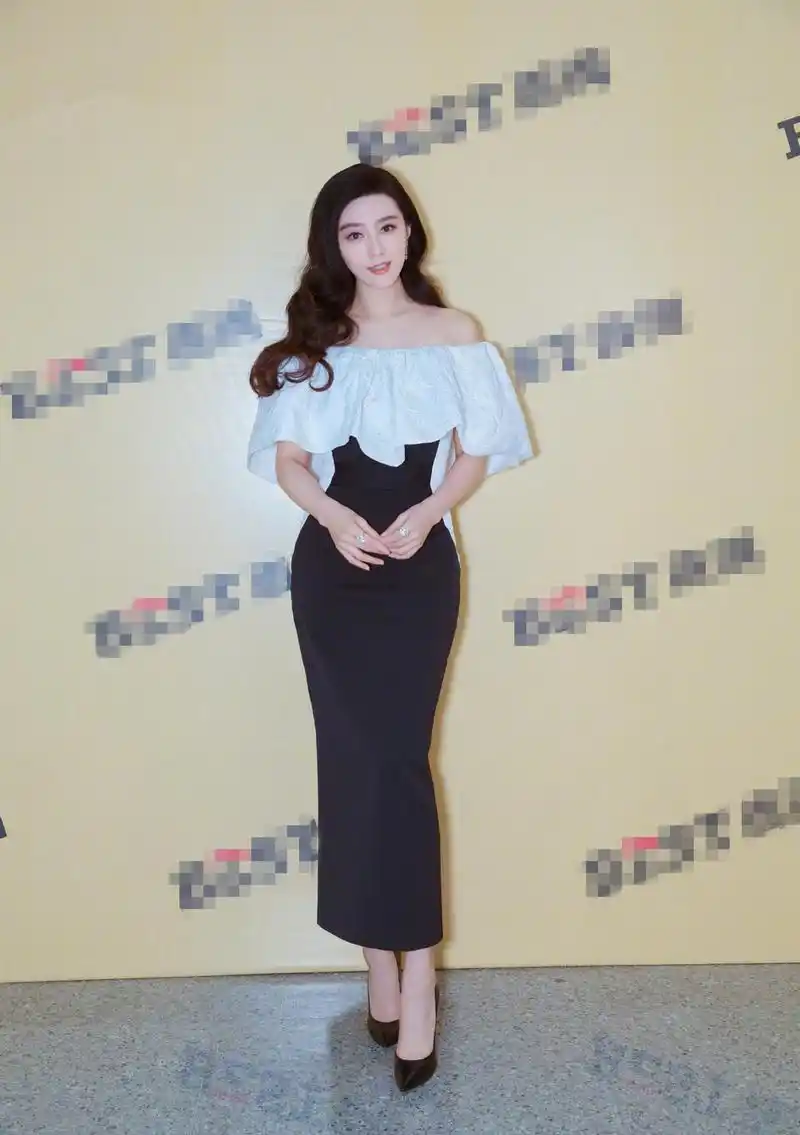 范冰冰的腰越来越细,穿上荷叶边一字肩礼服,秒变"小腰精"了!